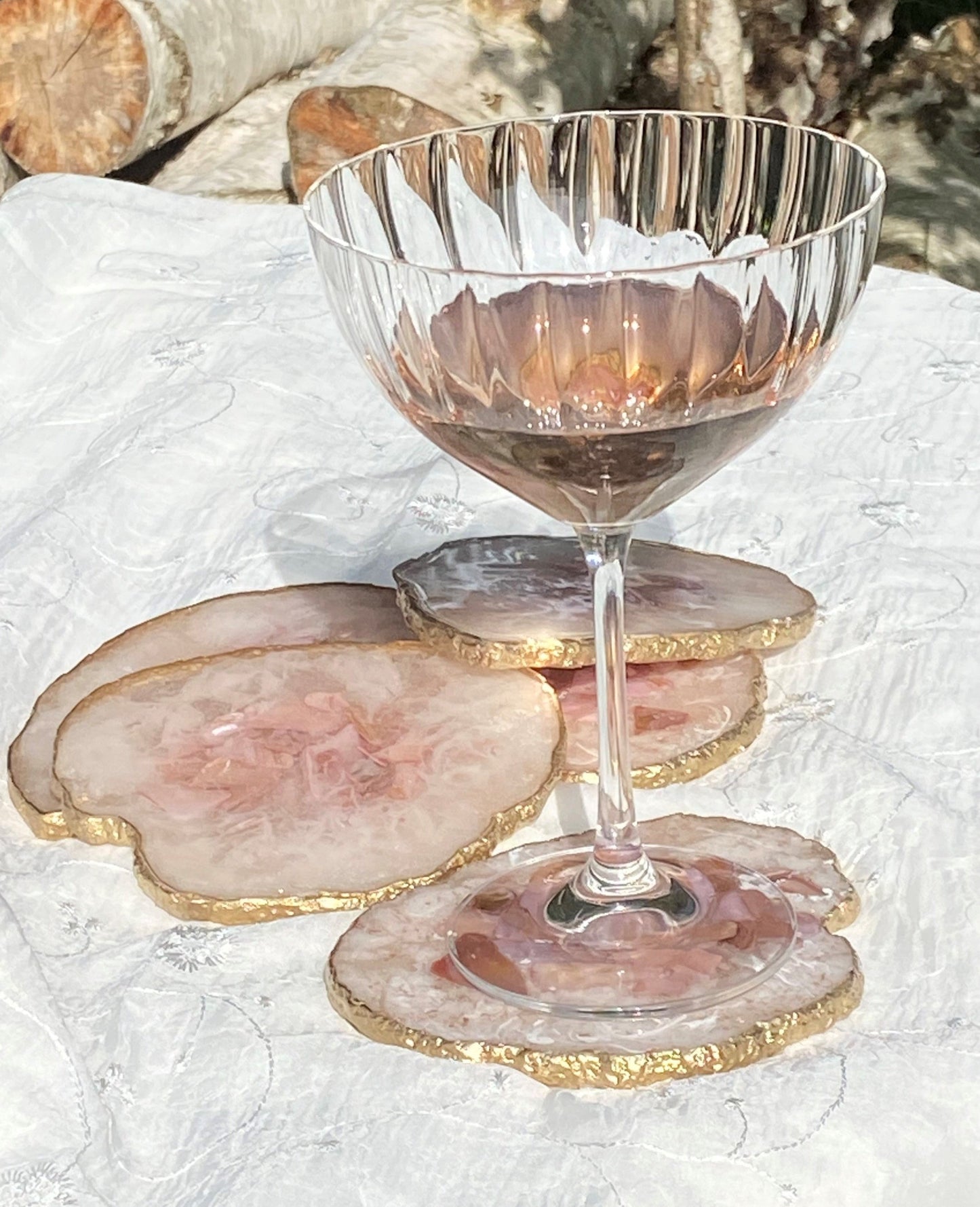 Smukke glasbrikker/coasters med indlæg af strand skaller mm..