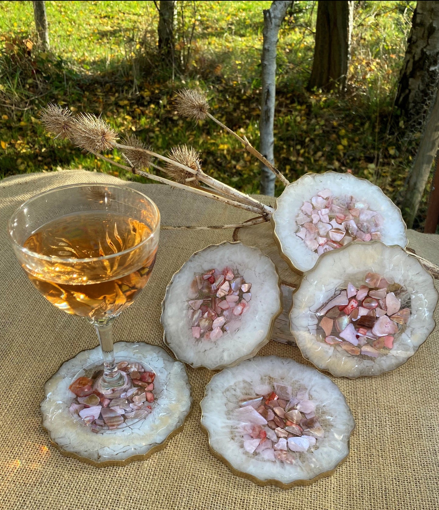 Runde Smukke glasbrikker/coasters med indlæg af strand skaller.