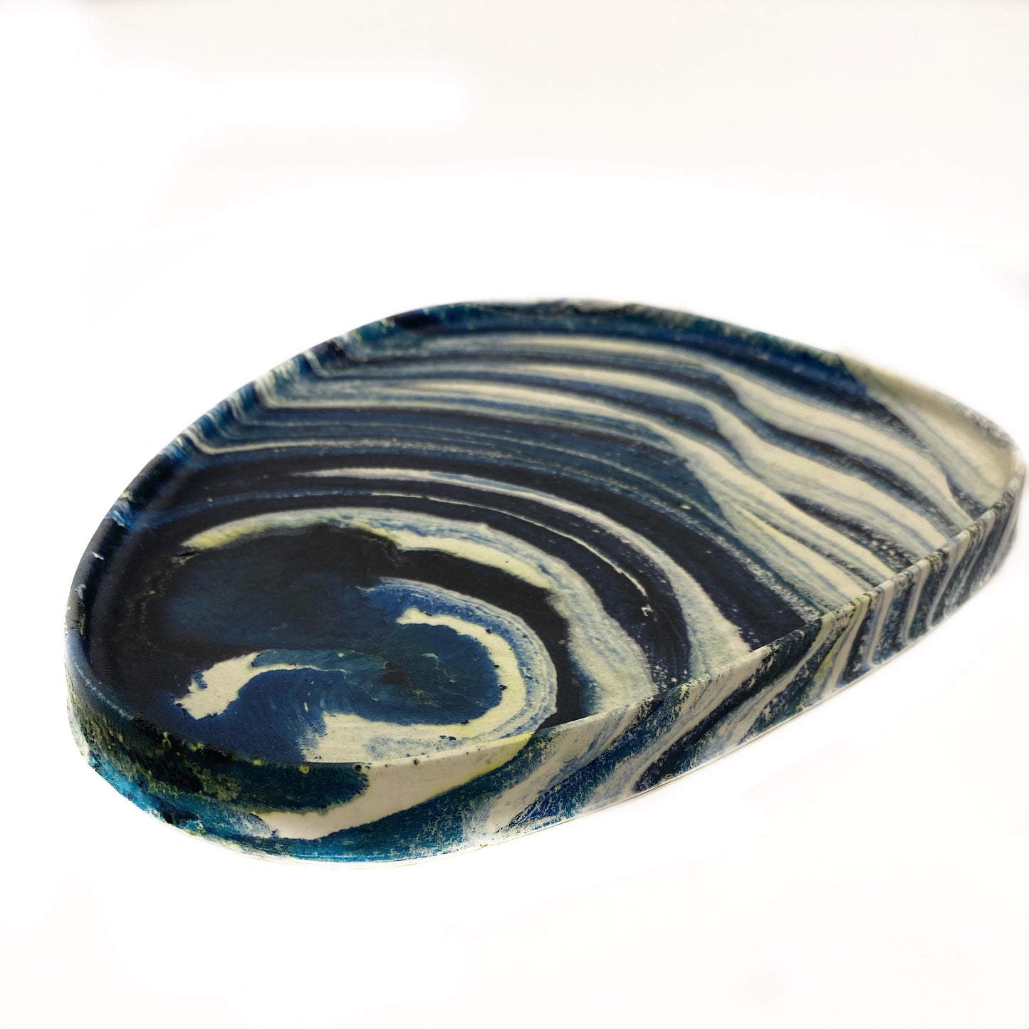 Stort fad med lille kant 25 x 20 cm